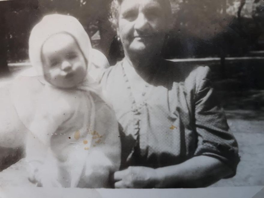 Anneannem Sara Sason ve ablam Venezya - 1949