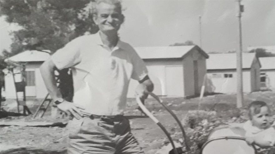 Dayım Selomo Desason, torunları Ester ve Şlomo Katalan  - Hayfa 1969