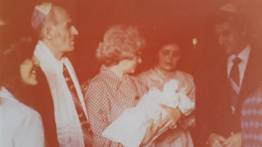 Zelda (Reyna) Ergil (Ester'in kardeşi), Siyon -Korin Kohen Yanarocak, Dora Reyna (Ester'in annesi), Hayim, bebek Soni (Aydın) (yeğenimiz) - Sünnet Töreni - 7/1977