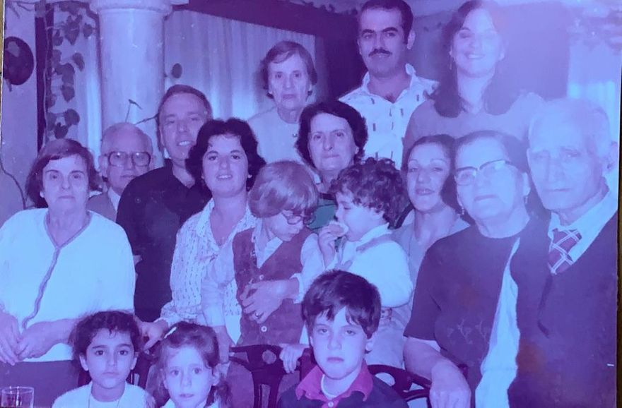 Moda - 1980 - Arka sıra - Tante Suzan, Bahri Ergün, Ben - Orta sıra - Veneta Triko, Babam, Niso & Venezya, Soni, Annem, Haluk Ergün, Tuna Ergün, Recina Ve Aron Altaras - Ön sıra - Etel Ergün, Rina & Ari