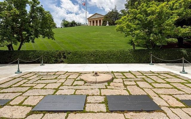 Kennedy'lerin mezarları